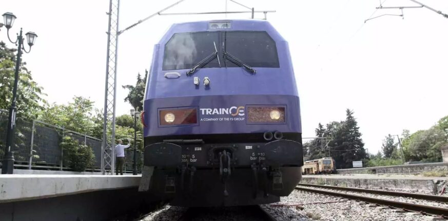 Αναστάτωση σε αμαξοστοιχία της ΤΡΑΙΝΟΣΕ: Επιβάτης χωρίς πιστοποιητικό εμβολιασμού αρνείται να κατέβει από το τρένο