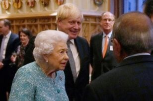 Ο Μπόρις Τζόνσον ζήτησε συγγνώμη από τη βασίλισσα Ελισάβετ για τα κορονοπάρτι