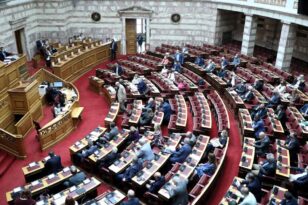 Βουλή: Αντιπαράθεση κυβέρνησης και αντιπολίτευσης για τον κλιματικό νόμο