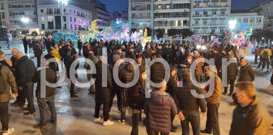 Πάτρα: Έκλεισε το διακόπτη και άναψε κεριά η εστίαση - Διαμαρτυρία στην πλατεία Γεωργίου ΦΩΤΟ