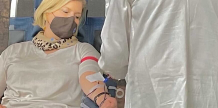 Μίνα Γκάγκα: Έδωσε αίμα με την οικογένειά της – Το μήνυμα ζωής