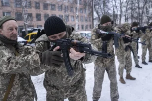 Πόλεμος - Ουκρανία: Η Σουηδία στέλνει στρατιωτική βοήθεια