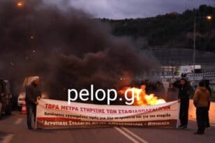 «Άναψαν φωτιές» στην κυβέρνηση οι Αιγιώτες σταφιδοπαραγωγοί - Τα αγροτικά μπλόκα σε Αιτωλοακαρνανία και Ηλεία - ΦΩΤΟ