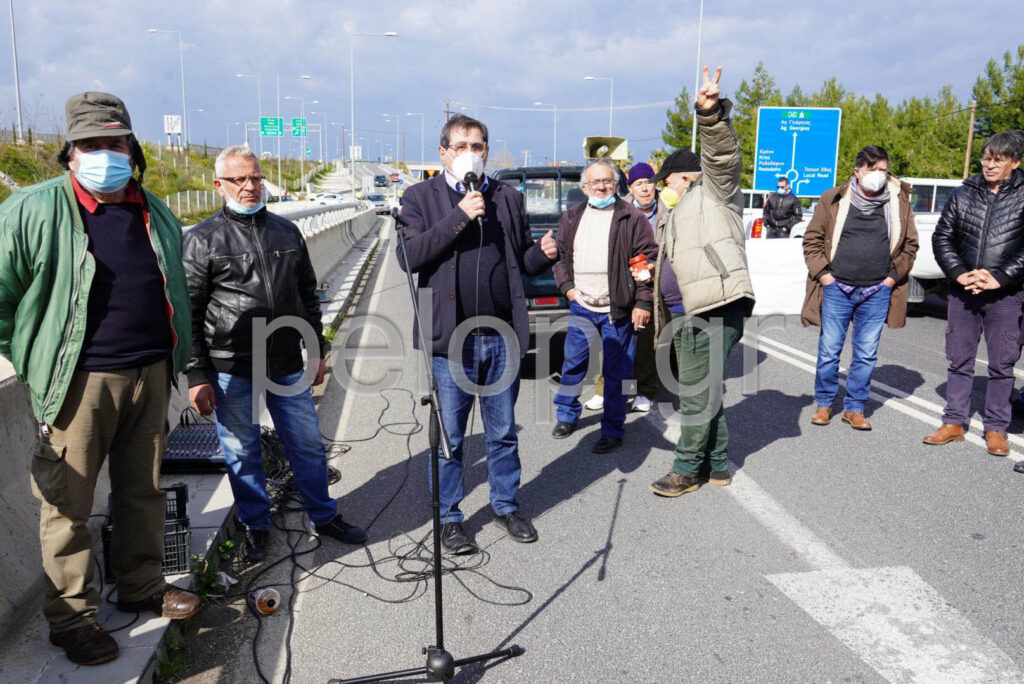 Αχαΐα: Την παλιά εθνική οδό Πατρών - Αθηνών έκλεισαν οι αγρότες του Αιγίου - ΦΩΤΟ
