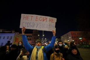 Διαδηλώσεις στον πλανήτη για τον πόλεμο στην Ουκρανία: «Σταματήστε αυτήν την τρέλα»
