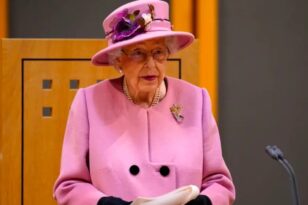 Βασίλισσα Ελισάβετ: Ανησυχία στη Βρετανία για την υγεία της μετά την ανακοίνωση ότι βρέθηκε θετική κορονοϊό
