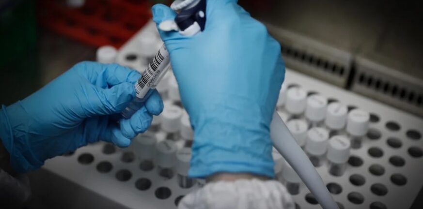 Κορονοϊός: Τι είναι τα «δισθενή» εμβόλια - Γιατί καθυστερεί η παράδοσή τους