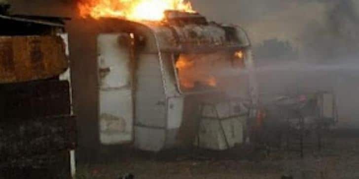Πάτρα: Φωτιά σε οχήματα στην Οβρυά - Κάηκε τροχόσπιτο και ταξί