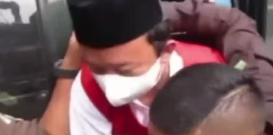 Ινδονησία: Καθηγητής βίαζε επί χρόνια 13 μαθήτριες σε οικοτροφείο - Γέννησαν 9 παιδιά