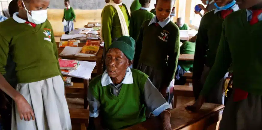 Κένυα: Γύρισε στο σχολείο στα 98 της χρόνια για πολύ συγκεκριμένο λόγο