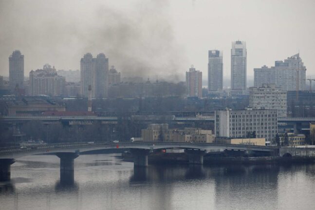Πόλεμος στην Ουκρανία: Οι μάχες συνεχίζονται στο Κίεβο - Εκρήξεις και συγκρούσεις στα περίχωρα