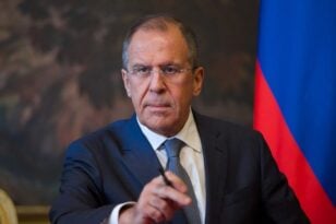 Λαβρόφ: Ο «ολοκληρωτικός πόλεμος» της Δύσης εναντίον της Ρωσίας θα διαρκέσει πολύ