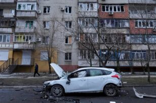 Ρωσική πρεσβεία για τους νεκρούς ομογενείς στην Μαριούπολη: Δεν βομβαρδίζουμε αμάχους, οι Ουκρανοί το έκαναν