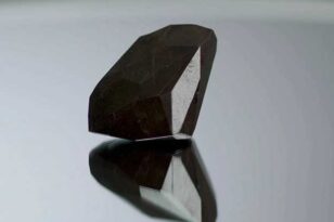 Πουλήθηκε σε δημοπρασία το μεγαλύτερο φυσικό μαύρο διαμάντι στον κόσμο