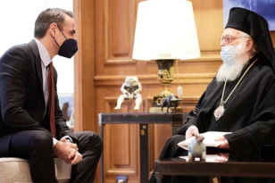 Μητσοτάκης: Συνάντηση με τον Αρχιεπίσκοπο Αλβανίας στο Μαξίμου