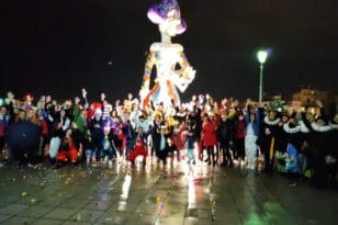 Πατρινό Καρναβάλι 2022: Φωταγωγήθηκε ο Ντόρος! - ΦΩΤΟ