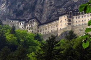 Πρόκληση στην Παναγία Σουμελά στην Τραπεζούντα: Μετέτρεψαν σε... ντίσκο το ιστορικό μοναστήρι - ΒΙΝΤΕΟ