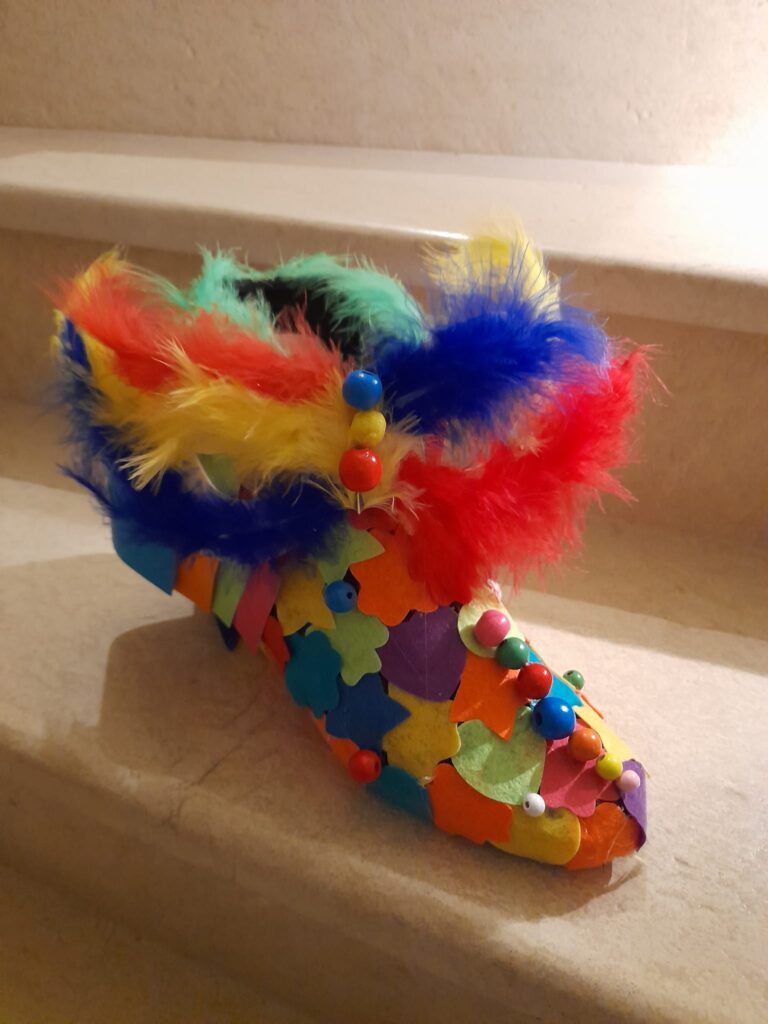 Πατρινό Καρναβάλι: Οι Πατρινοί δημιουργούν «παπούτσια από τον τόπο τους» και οι «Μπούλες» τα εκθέτουν! - ΦΩΤΟ