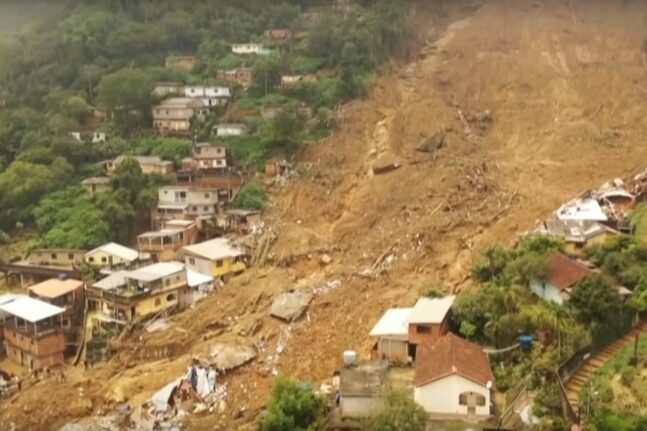 Χάος στη Βραζιλία: Οι νεκροί από τις πλημμύρες και τις κατολισθήσεις ξεπέρασαν τους 100 - ΒΙΝΤΕΟ