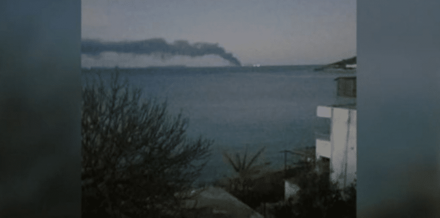 Φωτιά σε πλοίο στην Κέρκυρα: «Μας ξύπνησαν και είδαμε την πυρκαγιά, ξεκίνησε από το γκαράζ» αναφέρει επιβάτης