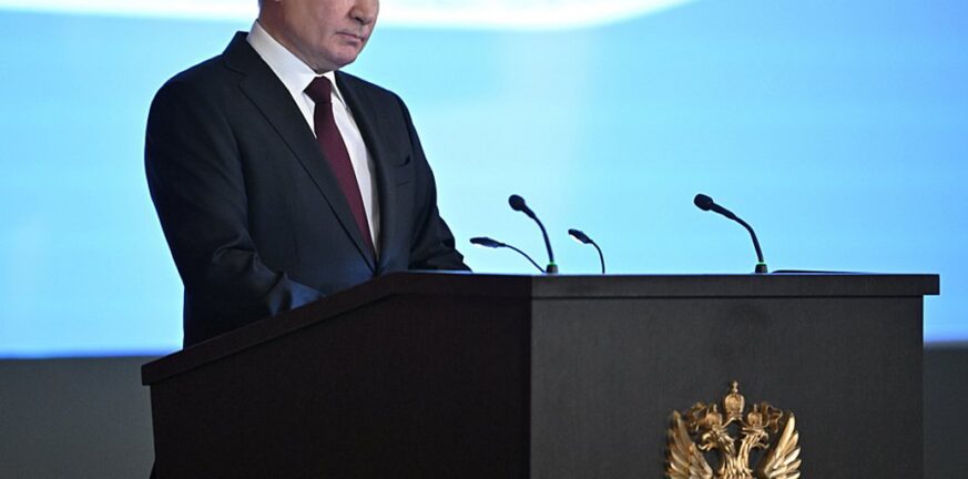 Το ΕΚΠΑ αφαιρεί τον τίτλο του επίτιμου διδάκτορα από τον Πούτιν