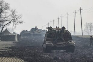 «Τύμπανα πολέμου» στην Ουκρανία: Κομβόι στρατιωτικών φορτηγών κατευθύνεται στα σύνορα