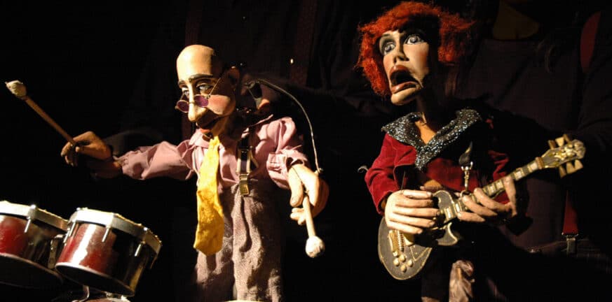 Παράσταση από το Θέατρο μαριονέτας «Ανταμαπανταχού» στα Παλαιά Σφαγεία και στην Καρναβαλούπολη στο Ρίο