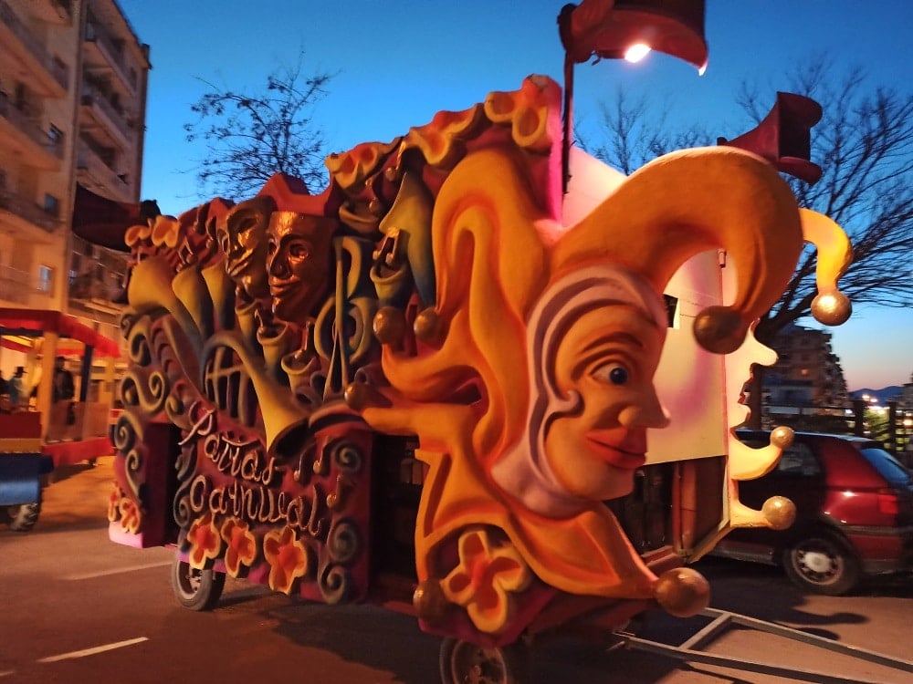 Πατρινό Καρναβάλι 2022: Τσικνοπέμπτη με μουσικό άρμα και Σοκολατοβροχή! - ΦΩΤΟ