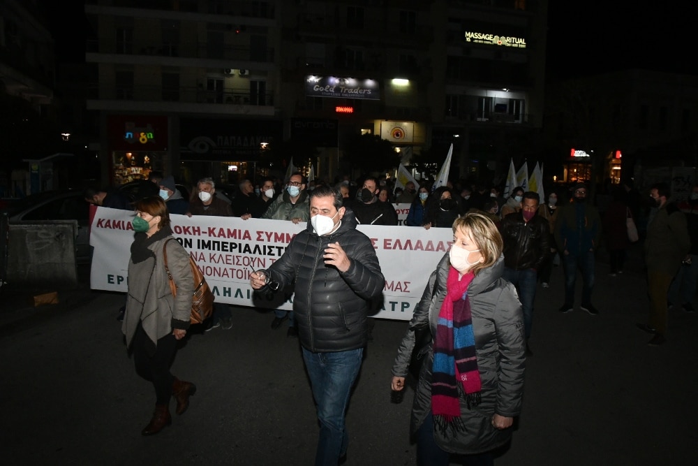 Πάτρα: Αντιπολεμική κινητοποίηση από Εργατικό Κέντρο και Επιτροπή Ειρήνης - Παρών και ο Δήμαρχος Κ. Πελετίδης ΦΩΤΟ