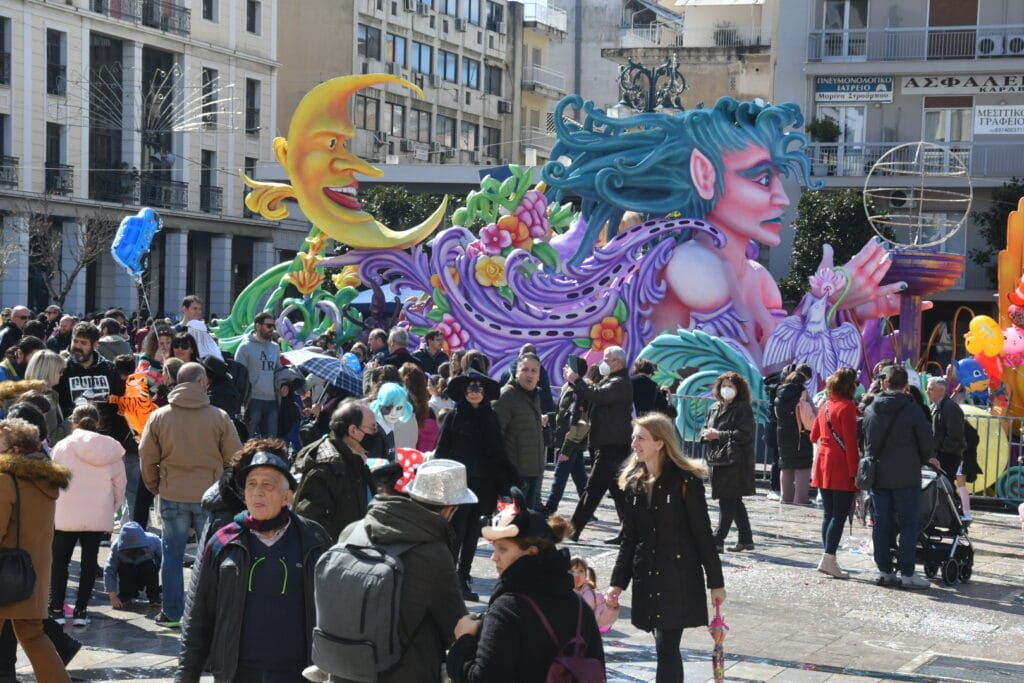 Πατρινό Καρναβάλι 2022: «Σοκολατοπομπή» ελπίδας, χρωμάτων και κεφιού! ΦΩΤΟ