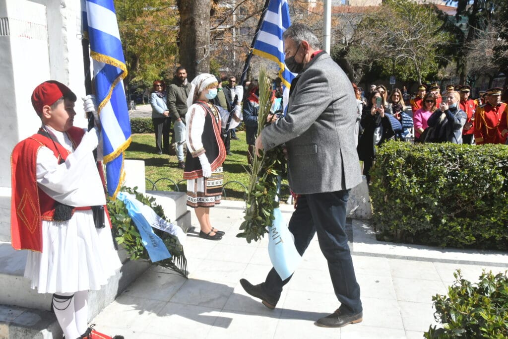Πάτρα: Ο Δήμαρχος στον εορτασμό της εθνικής επετείου - Πραγματοποιήθηκε η κατάθεση στεφανιών - ΦΩΤΟ