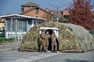 Ιταλία: Εντολή να είναι ο στρατός σε ετοιμότητα - Κόβονται άδειες
