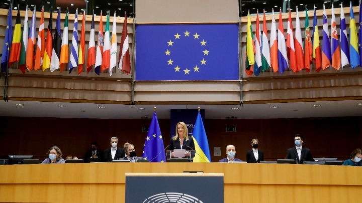 Tο Ευρωπαϊκό Κοινοβούλιο καταδικάζει την «παράνομη εισβολή» της Ρωσίας στην Ουκρανία