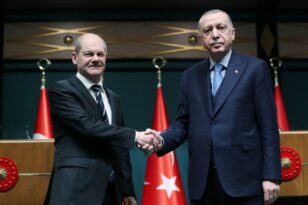 «Ίσες αποστάσεις» κρατά η Γερμανία ανάμεσα σε Ελλάδα και Τουρκία