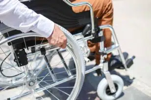 Θεσσαλονίκη: Καταγγελία για βασανισμό ανάπηρου σε μονάδα φροντίδας – Δύο συλλήψεις