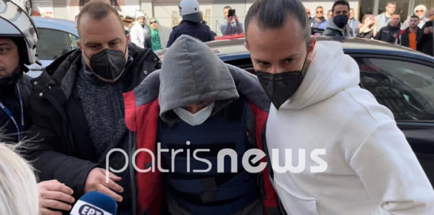 Δολοφονία στην Ανδραβίδα: Με κουκούλα και μάσκα στα δικαστήρια ο δράστης - ΦΩΤΟ - ΒΙΝΤΕΟ