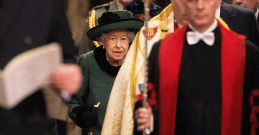 Η Βασίλισσα Ελισάβετ δακρυσμένη στην τελετή για τον ένα χρόνο χωρίς τον Φίλιππο