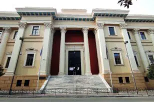 Απόφαση - σταθμός για ανεμβολίαστους υγειονομικούς: Το Δικαστήριο της Πάτρας «δικαίωσε» γιατρό νοσοκομείου σε αναστολή εργασίας