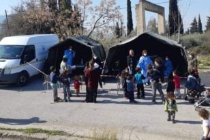 Πάτρα: Ιατρική εξέταση και εμβολιασμός παιδιών σε καταυλισμούς Ρομά - ΦΩΤΟ