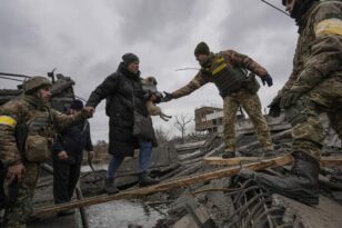 Ουκρανία: Τρεις νεκροί πολίτες στο Ιρπίν από ρωσικά πυρά, ανάμεσά τους δύο παιδιά καταγγέλλει το Κίεβο