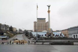 Πόλεμος στην Ουκρανία: Σφυροκοπούν και πάλι το Κίεβο οι Ρώσοι - Σειρήνες, βομβαρδισμοί και διαδοχικές εκρήξεις