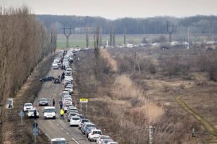 Εισβολή στην Ουκρανία: Στη Ζαπορίζια το κονβόι των Ελλήνων - Ανησυχία για προβοκατόρικο χτύπημα