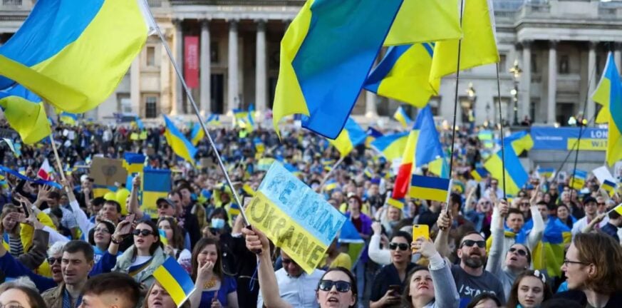 Πόλεμος στην Ουκρανία: Χιλιάδες διαδηλωτές κατέκλυσαν το Λονδίνο – «Σταματήστε τον Πούτιν»