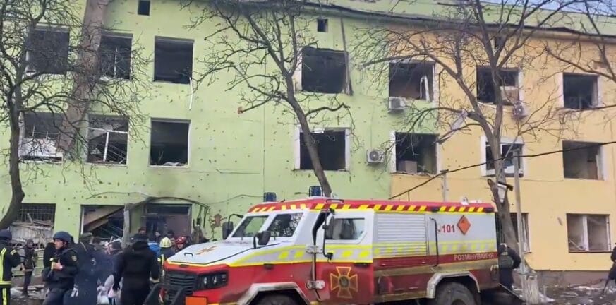 Πόλεμος στην Ουκρανία: Ρωσική αεροπορική επίθεση σε παιδιατρικό νοσοκομείο στη Μαριούπολη - ΒΙΝΤΕΟ