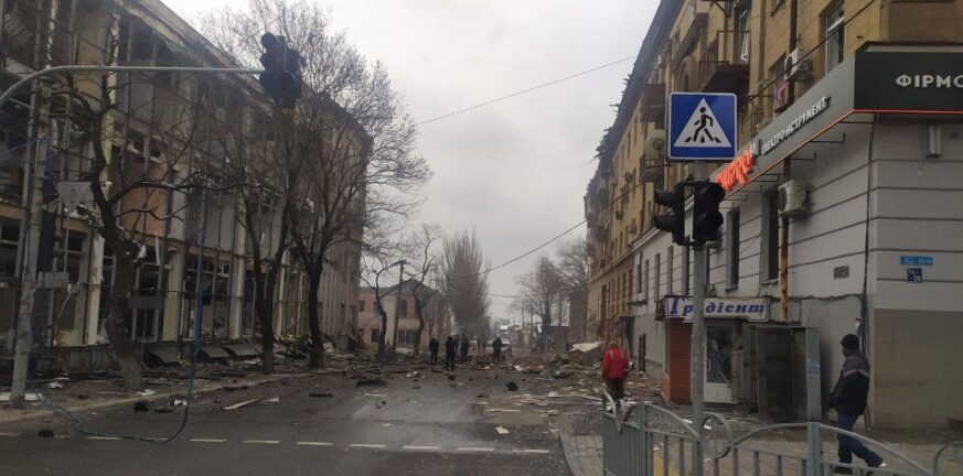 Πόλεμος στην Ουκρανία: Χωρίς τρόφιμα η Μαριούπολη - Λεηλατήθηκαν καταστήματα και φαρμακεία