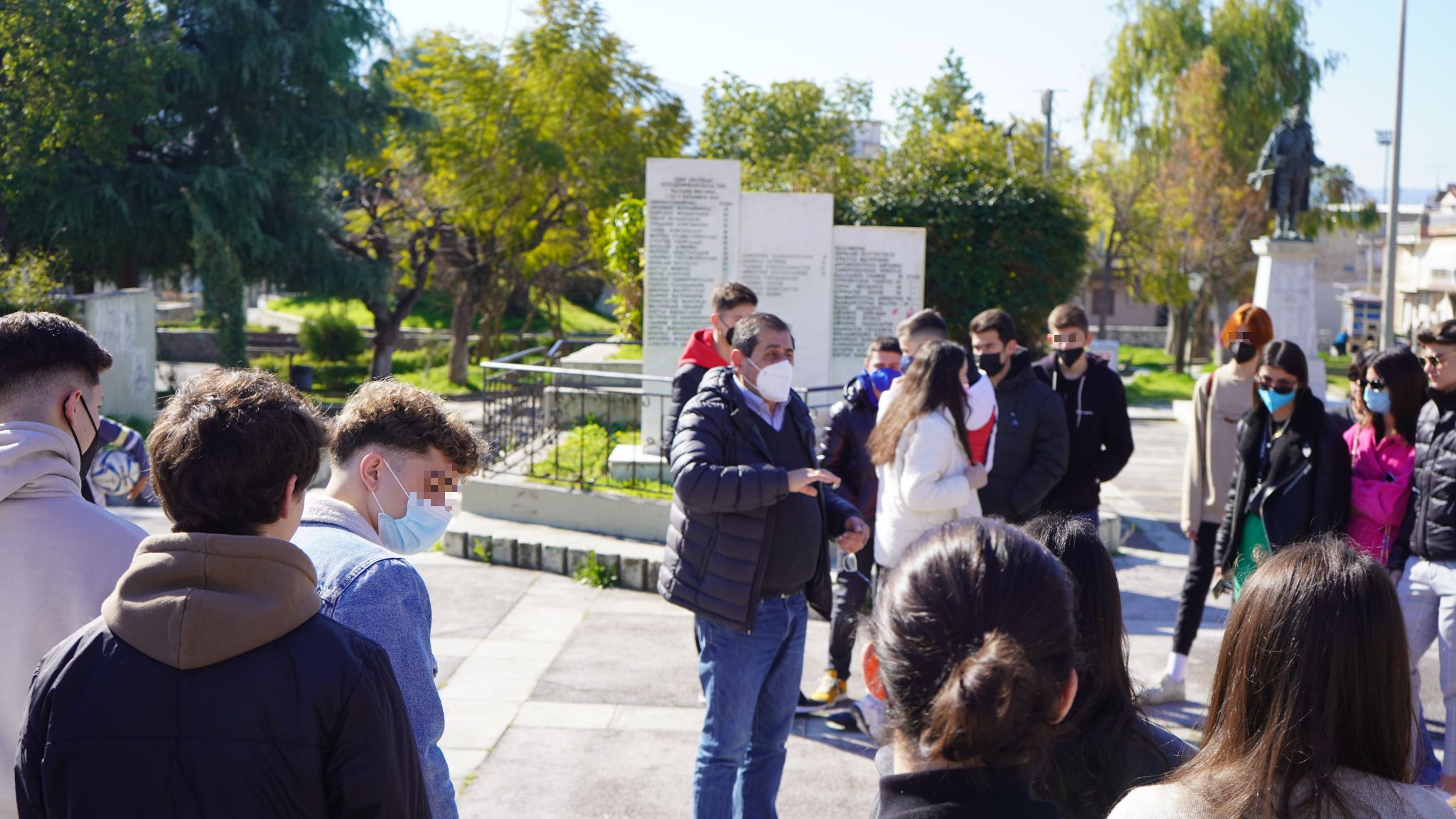 Πάτρα: Μαθητές από το Κιλκίς ξεναγήθηκαν στην πόλη με οδηγό τον Πελετίδη ΦΩΤΟ