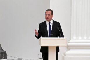 Τρομακτική δήλωση Μεντβέντεφ: «Η Ρωσία μπορεί να χρησιμοποιήσει πυρηνικά όπλα»