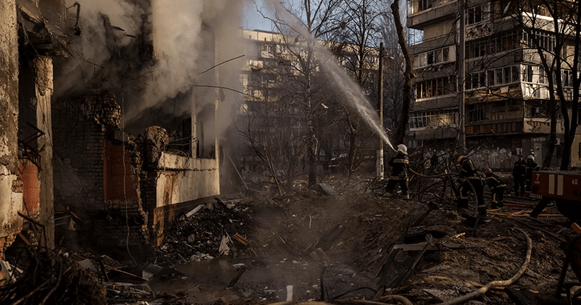 Πόλεμος στην Ουκρανία: Τουλάχιστον δύο νεκροί από χτυπήματα σε πολυκατοικίες στο Κίεβο
