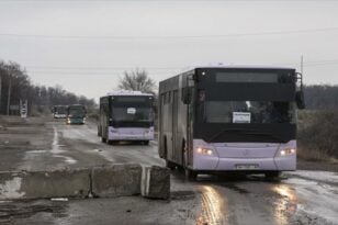 Πόλεμος στην Ουκρανία: Οι ρωσικές δυνάμεις στοχοθέτησαν λεωφορεία με αμάχους στη Ζαπορίζια