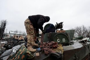 Ουκρανία: Ρωσικά άρματα στην Ενεργκοντάρ, δίπλα στον πυρηνικό σταθμό της Ζαπορίζια